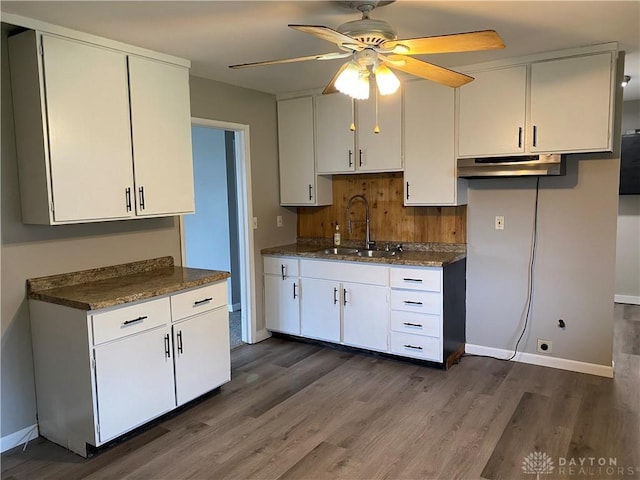 kitchen featuring white cabinetry, sink, dark wood-type flooring, and ceiling fan