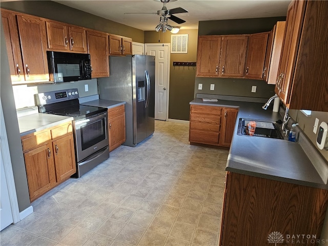 kitchen featuring stainless steel appliances, sink, and ceiling fan