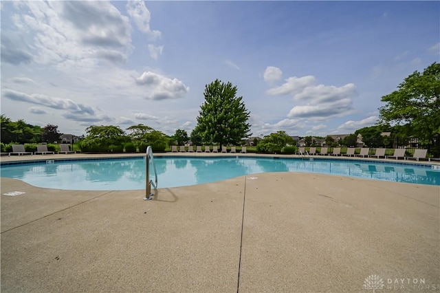 9333 Rochelle Ln, Clearcreek Twp, OH 45458 - community pool with a patio area