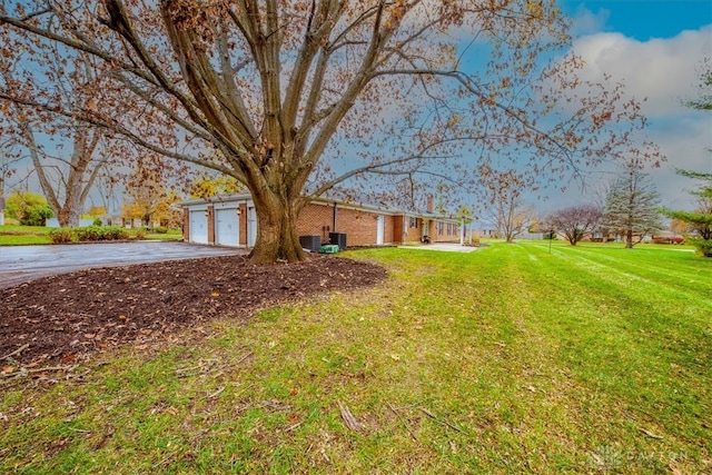 view of yard with a garage