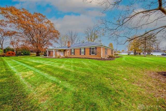 back of house featuring a lawn