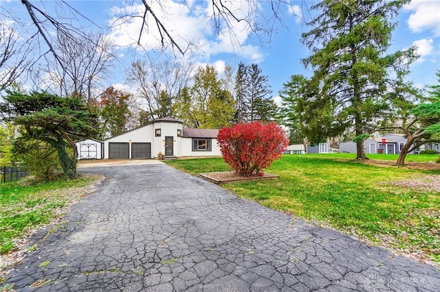 view of front of house featuring a front lawn and a garage