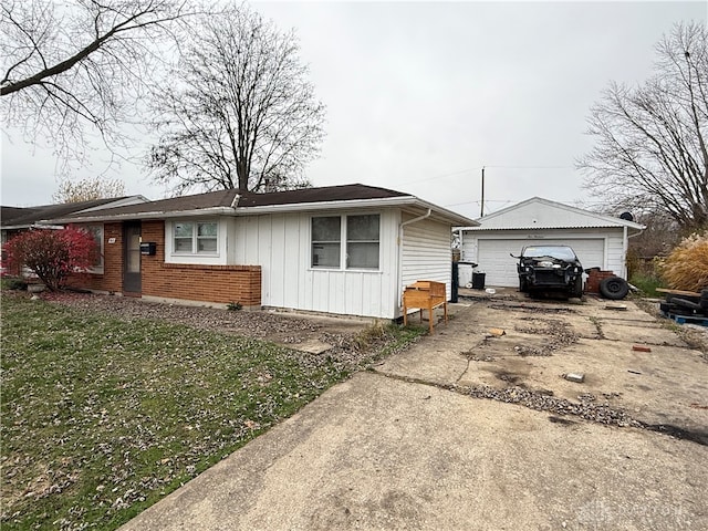 view of front facade with a garage and a front lawn