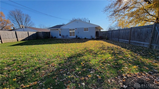 back of house featuring a yard