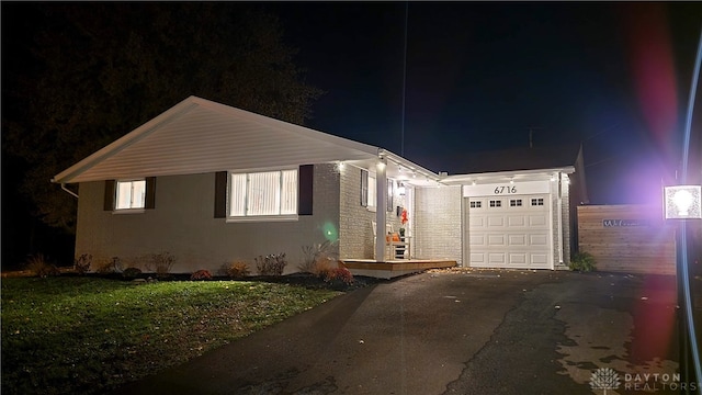 view of front of home featuring a garage and a lawn