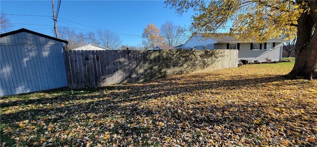 view of yard with a storage unit