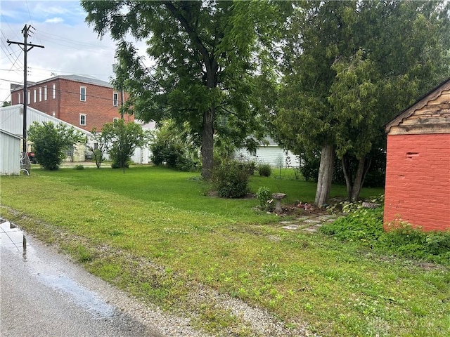 8 W Walnut St, Spring Valley, OH 45370 - view of grassy yard
