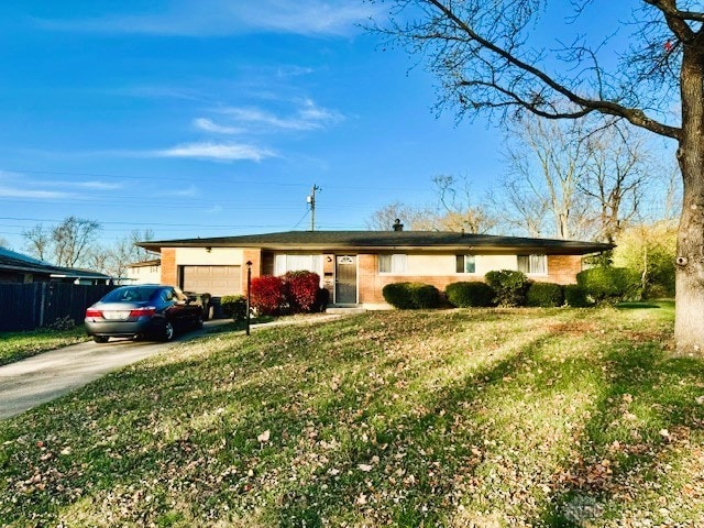 ranch-style house featuring a front lawn and a garage