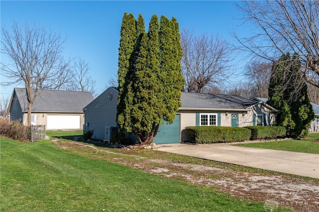 view of front facade with a front yard