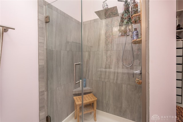 bathroom featuring tiled shower