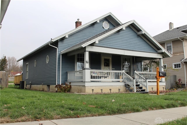 view of front facade with a porch and a front lawn