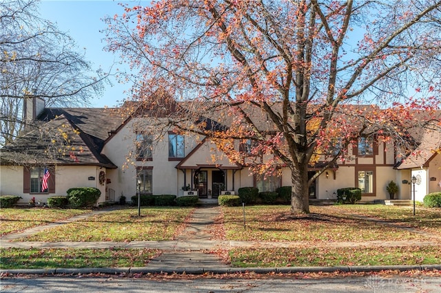 view of front of property with a front lawn