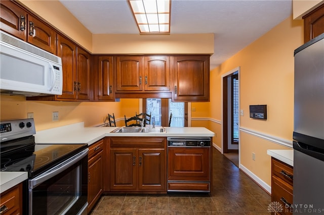 kitchen with sink, kitchen peninsula, and stainless steel appliances