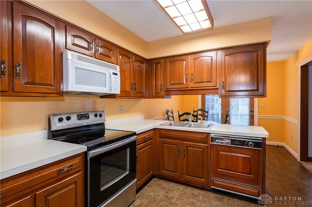 kitchen with stainless steel electric stove, dishwasher, kitchen peninsula, and sink