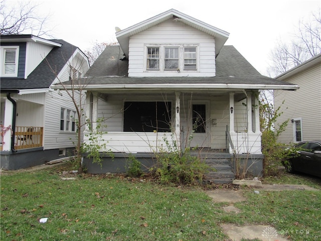 bungalow-style home featuring a front lawn and a porch