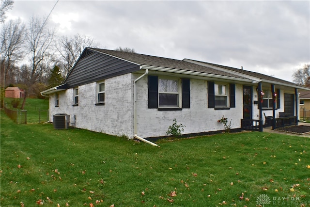 view of front of house featuring central air condition unit and a front yard