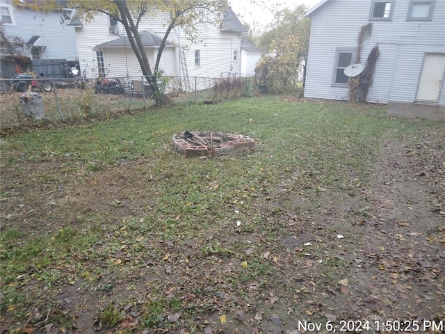 view of yard featuring an outdoor fire pit