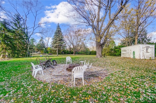 view of yard featuring a fire pit