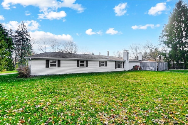 back of house featuring a lawn