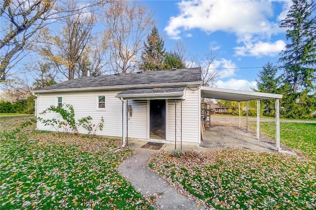 view of outbuilding with a carport and a yard