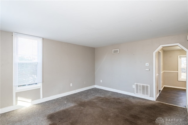 spare room featuring carpet floors