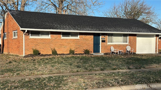 view of front facade featuring a front yard and a garage