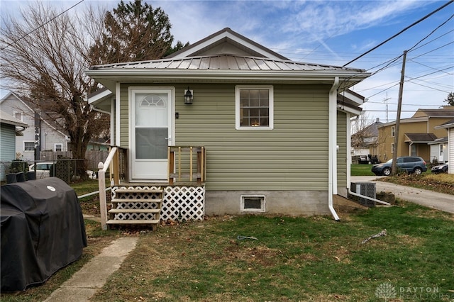 bungalow-style house with a front lawn