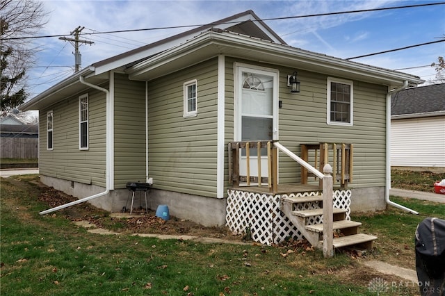 view of front of house featuring a front yard