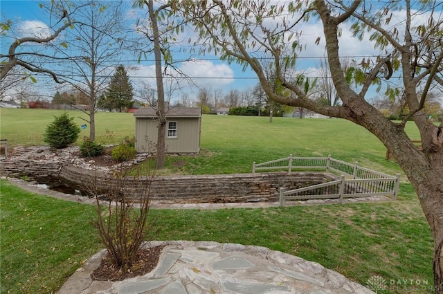 view of yard with a shed