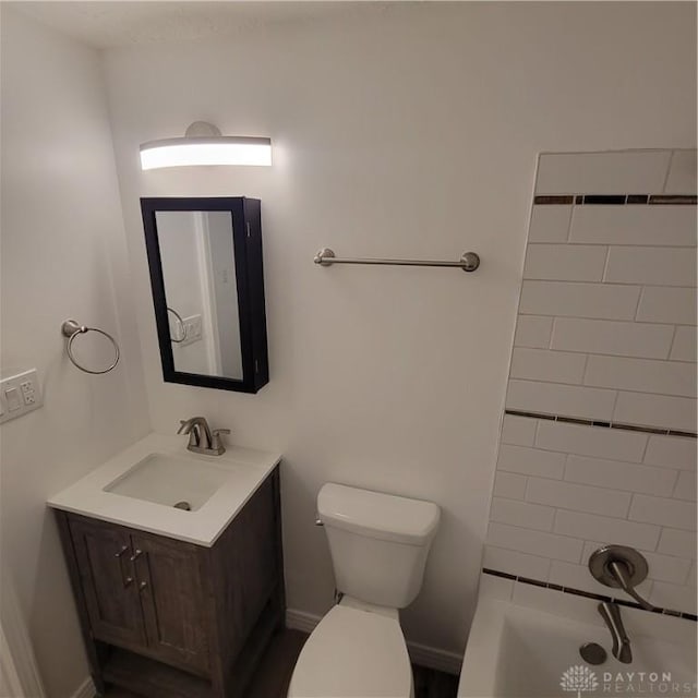 bathroom featuring a tub, vanity, and toilet