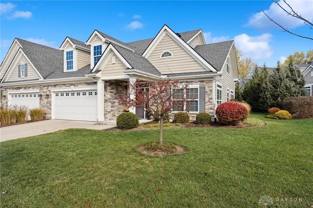 view of front of home featuring a front yard