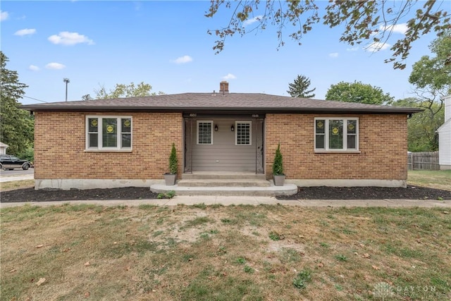 single story home featuring a front yard