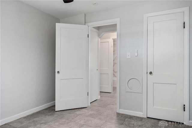 unfurnished bedroom featuring ceiling fan