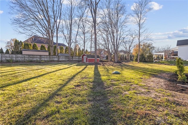 view of yard with a shed