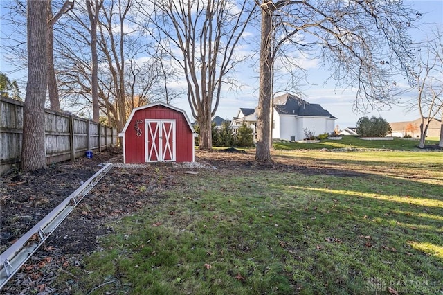 view of yard with a shed