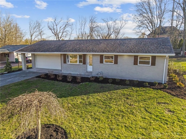 ranch-style house featuring a front lawn