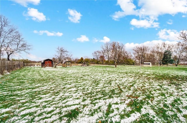 view of yard featuring a rural view and a shed