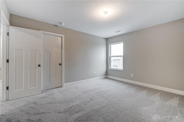 unfurnished room featuring carpet