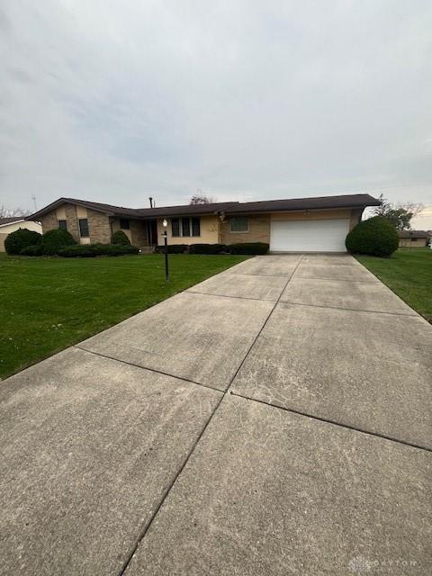 view of front of house featuring a garage and a front lawn