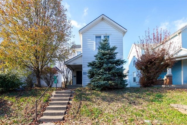 view of front facade with a front yard