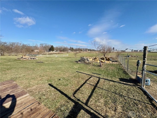 view of yard with a rural view