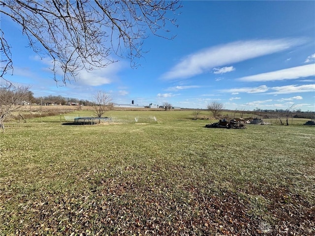 view of yard featuring a rural view