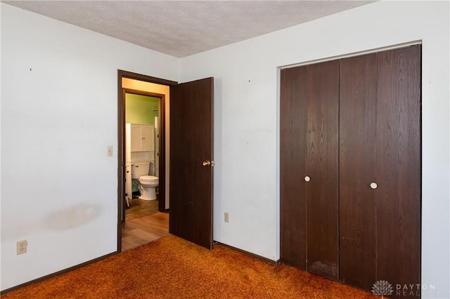 unfurnished bedroom featuring carpet flooring, a closet, and a textured ceiling