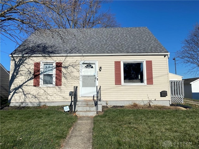 view of front of home featuring a front lawn