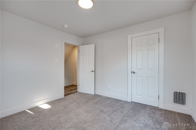 unfurnished room with carpet