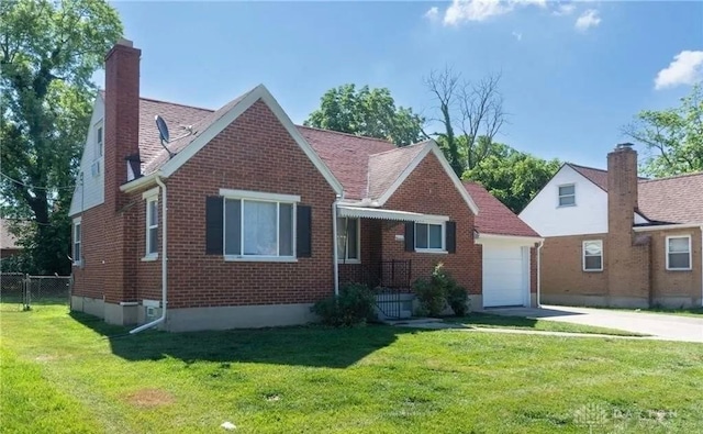 view of front of home featuring a front yard and a garage