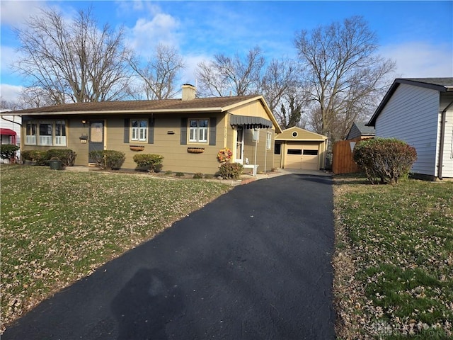 ranch-style home featuring a front lawn