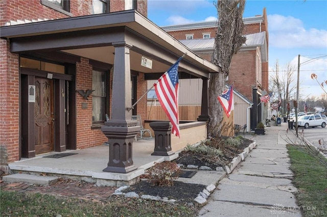 property entrance with covered porch