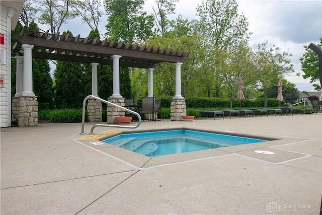 view of pool featuring a hot tub, a pergola, and a patio