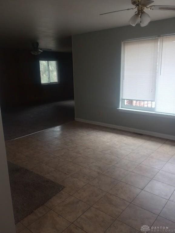 empty room featuring ceiling fan